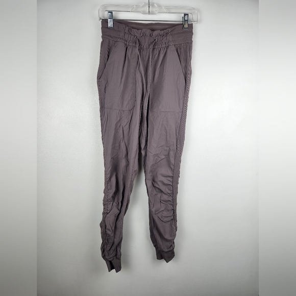 Lululemon Beyond The Studio Joggers Lunar Rock Size 4 - Picture 1 of 7